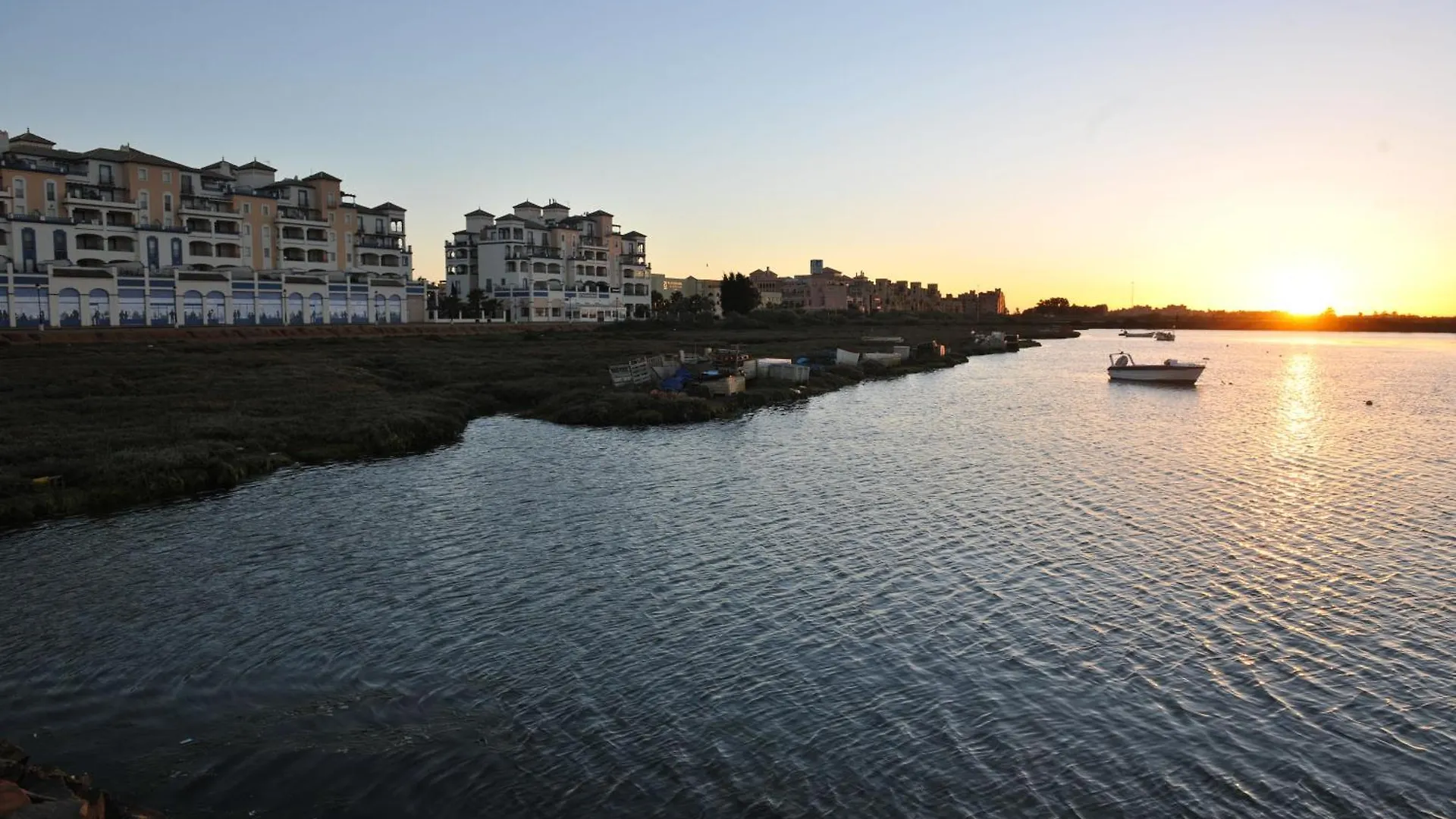 Apartamentos Espigon Levante Piscina Y Zonas Verdes By Also A01-00358 Huelva